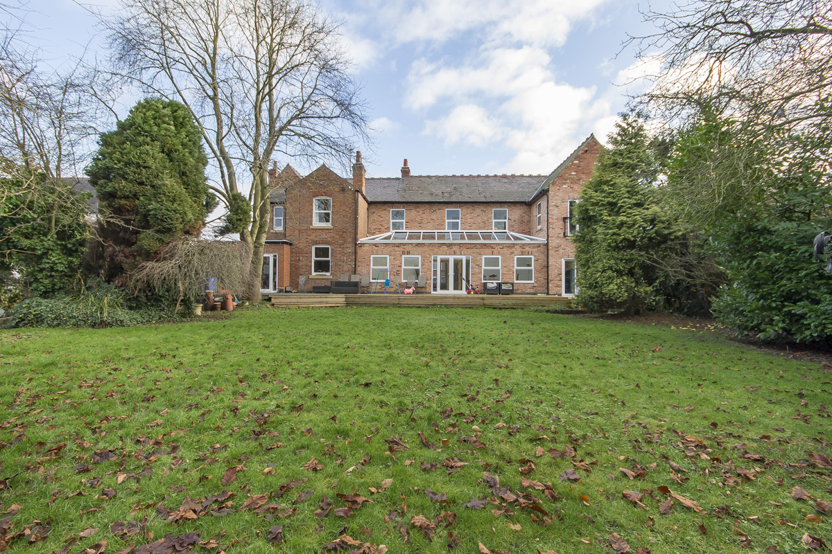 Six Luxury Houses On The Market With Hannells Right Now! Estate